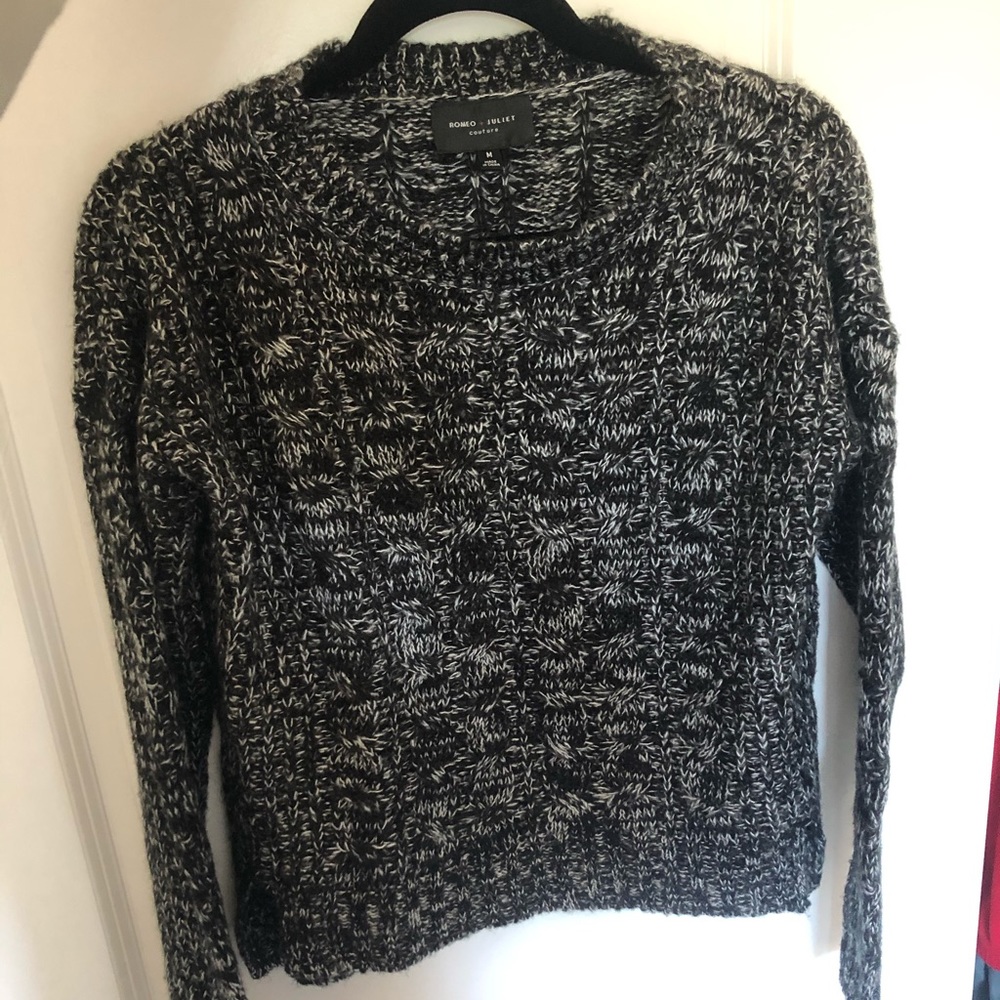 Romeo + Juliet gray and white cable knit sweater